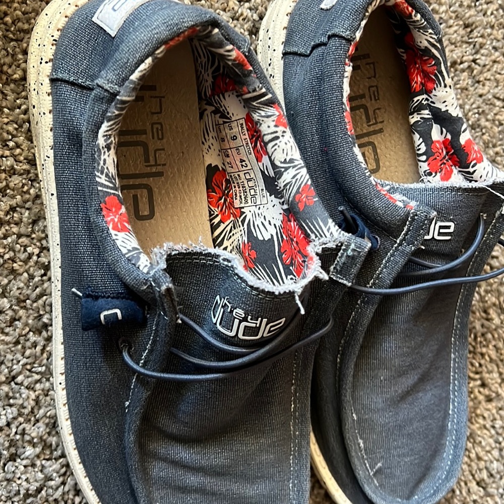 Mens Hey Dudes size 9